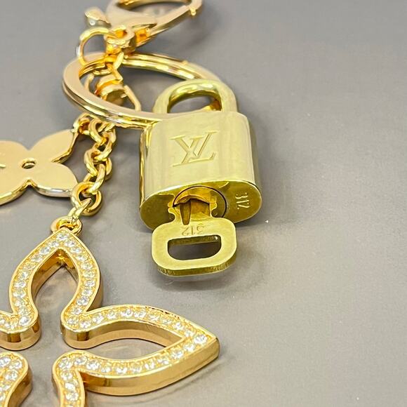 Louis Vuitton Lock and Key Set #312 with a Fashion Clover Keychain - Picture 4 of 4